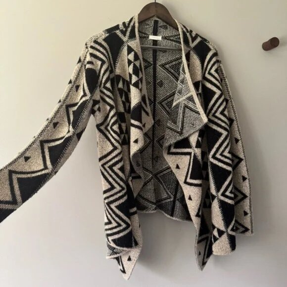 DEBUT AZTEC GEOMETRIC CARDIGAN SWEATER BLACK AND TAN SIZE SMALL MEDIUM GUC - Picture 1 of 7